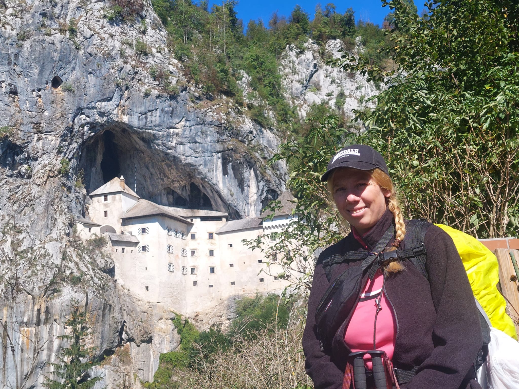 Ich vor der Burg Predjama